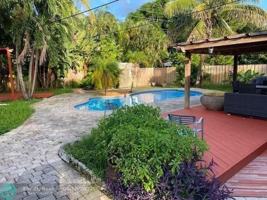 featured image of 1434 Ne 16th Ave