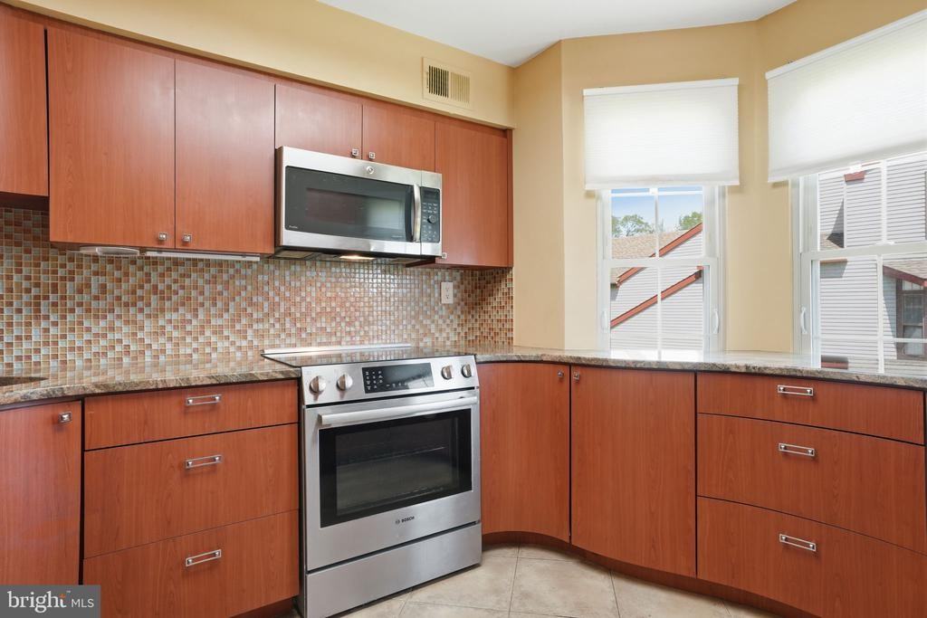 4016 Barry Ct - Photo 5 of 37