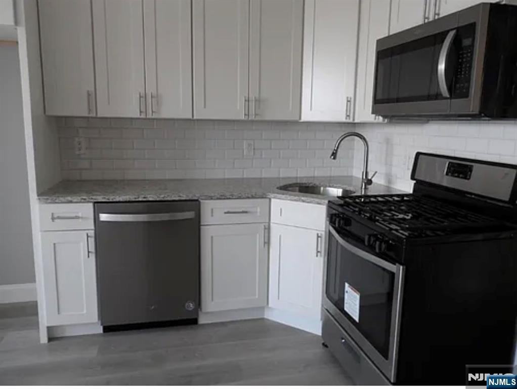 209 Avenue F ##2 - Photo 4 of 6