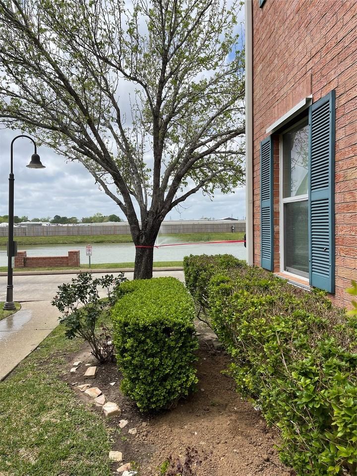 2117 Kemah Village Dr - Photo 2 of 30