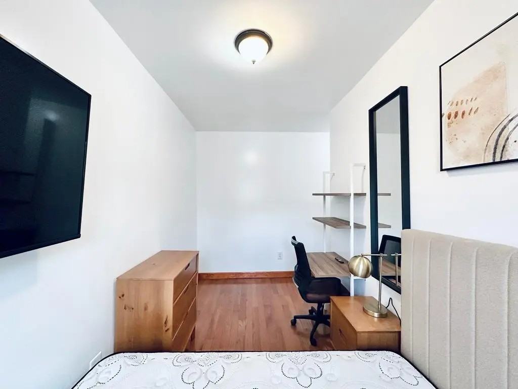 Private Bedroom in 4 Bedroom/2 Bathroom Home - Photo 3 of 9