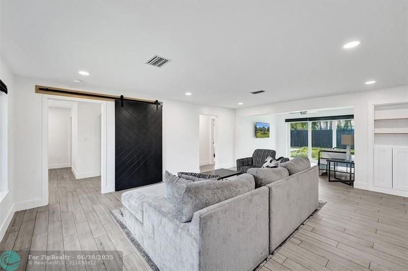 4231 Ne 20th Ave - Photo 3 of 48
