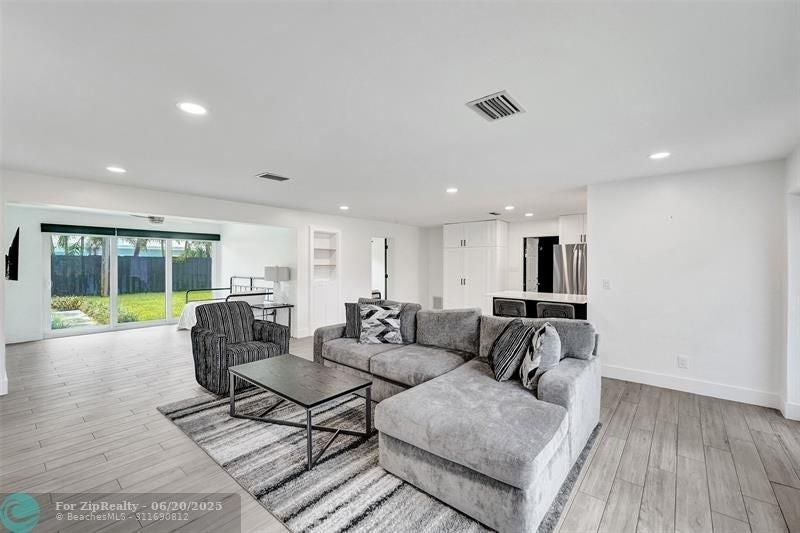 4231 Ne 20th Ave - Photo 5 of 48