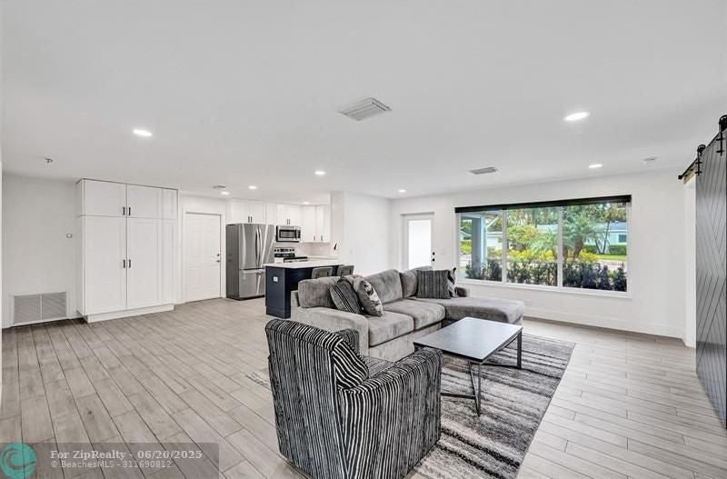 4231 Ne 20th Ave - Photo 6 of 48