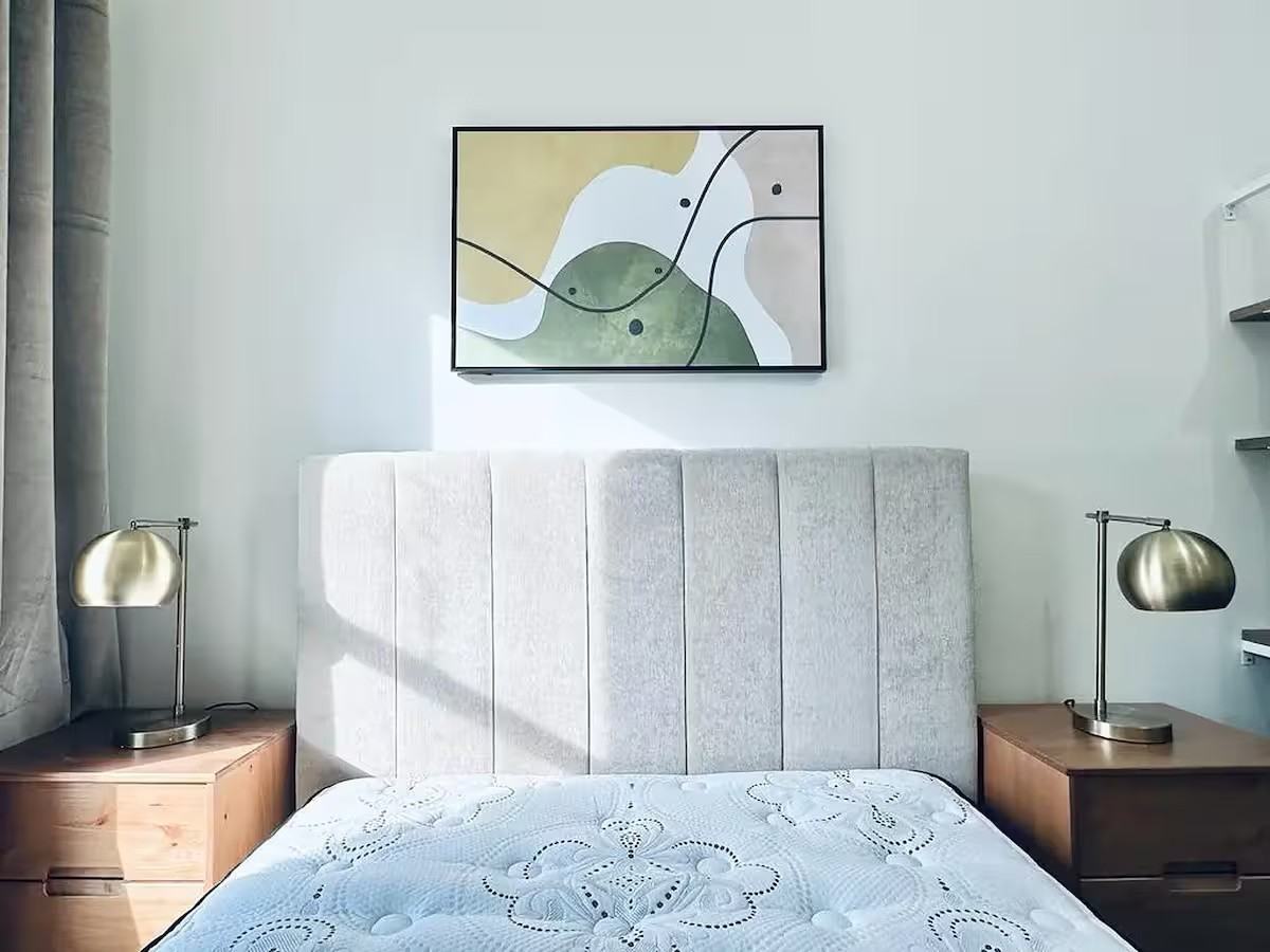 Private Bedroom in 4 Bedroom/1 Bathroom Home - Photo 3 of 13