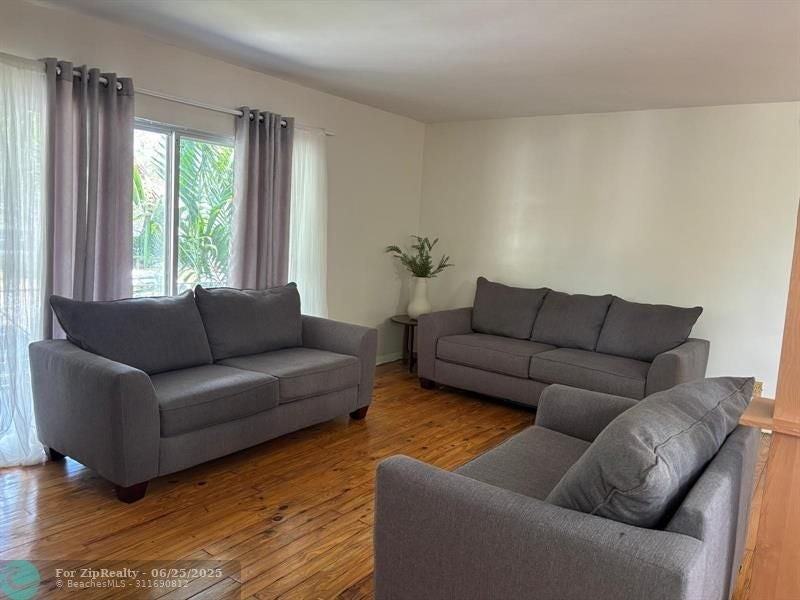 790 Ne 91st St - Photo 2 of 17