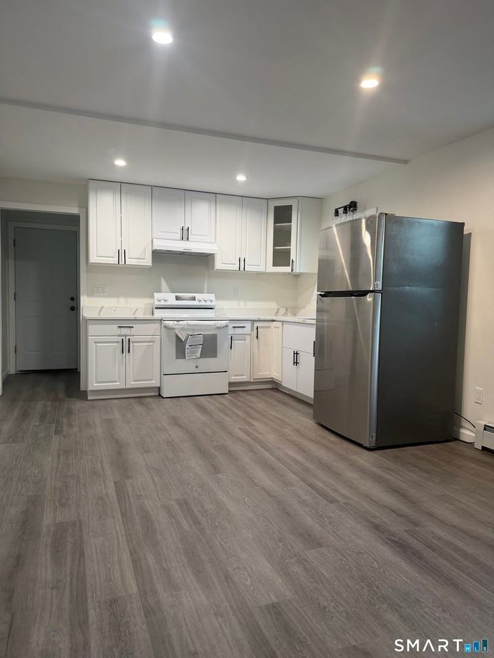 11 Strant St - Photo 2 of 8
