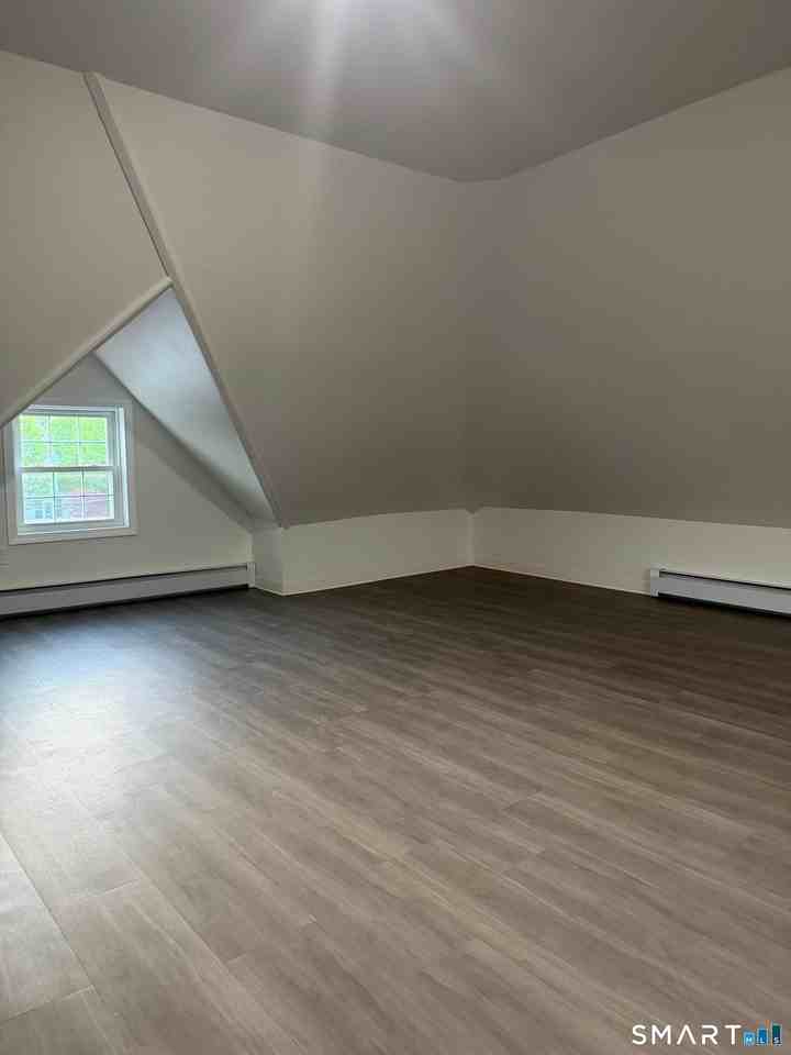 11 Strant St - Photo 4 of 8