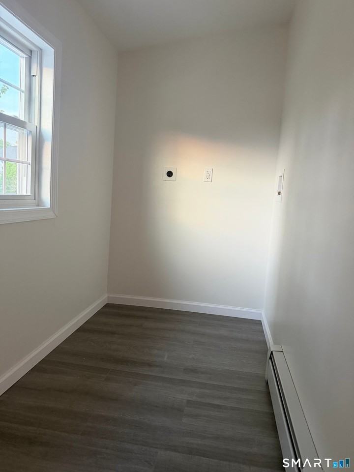 11 Strant St - Photo 6 of 8
