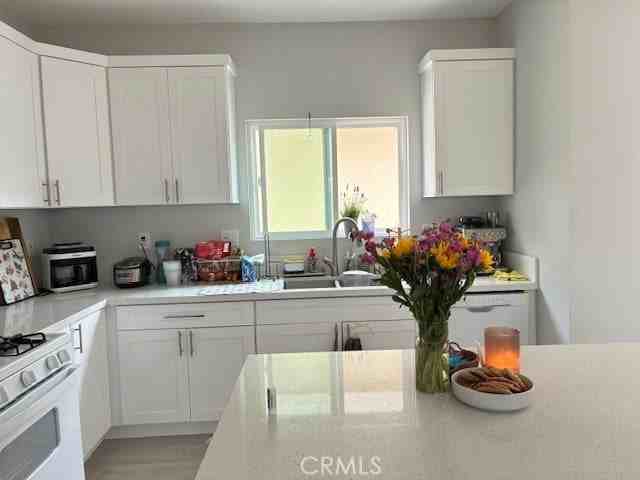 12241 Cliffwood Ave - Photo 6 of 8