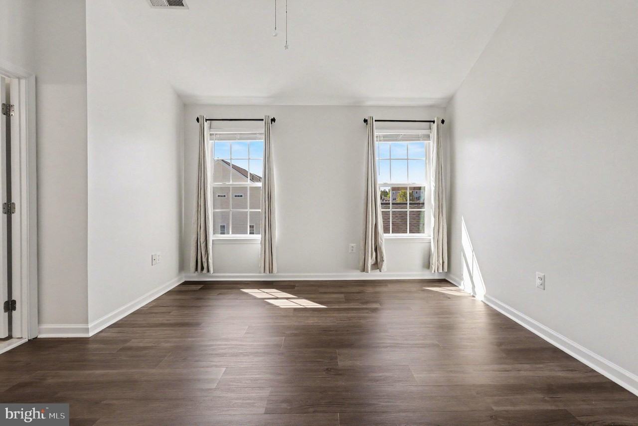 7124 Azalea Dr - Photo 5 of 27