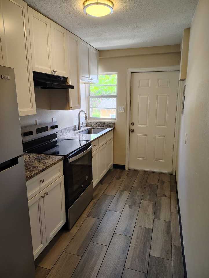 2000 West Jackson Street - Photo 3 of 16
