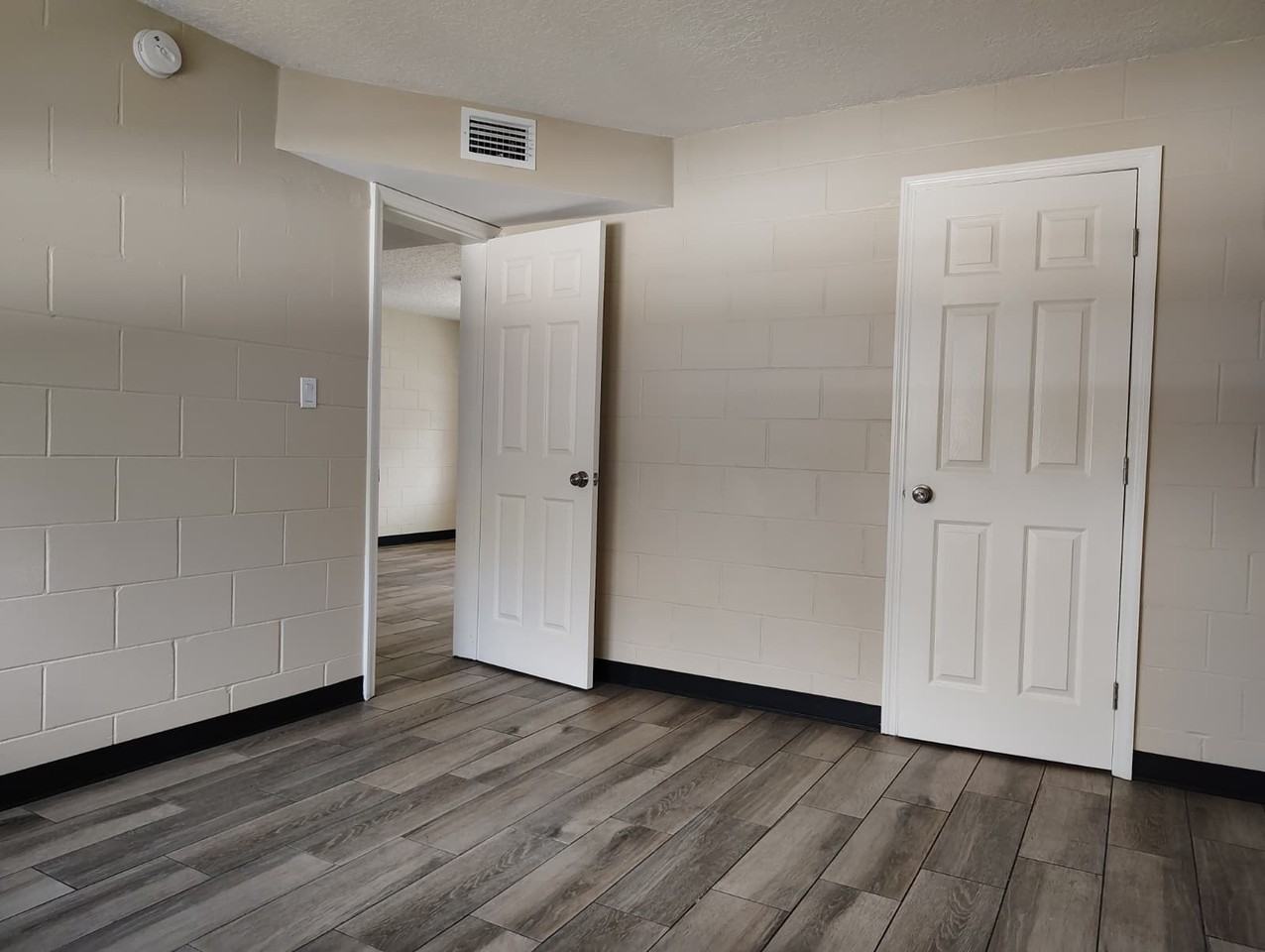 2000 West Jackson Street - Photo 5 of 16