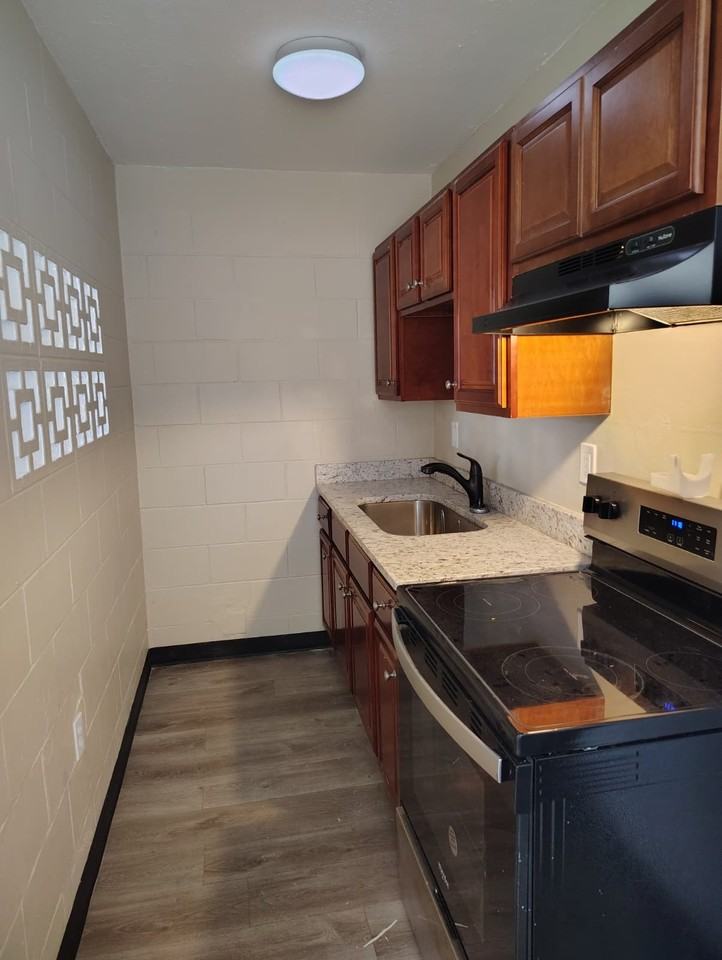 2000 West Jackson Street - Photo 2 of 18