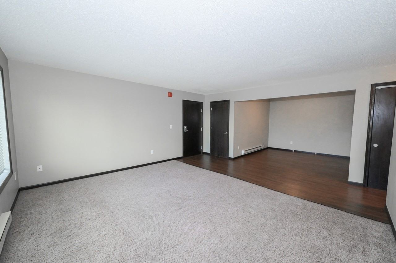 Quarters - Photo 5 of 14