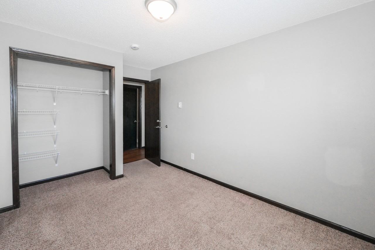 Quarters - Photo 6 of 14