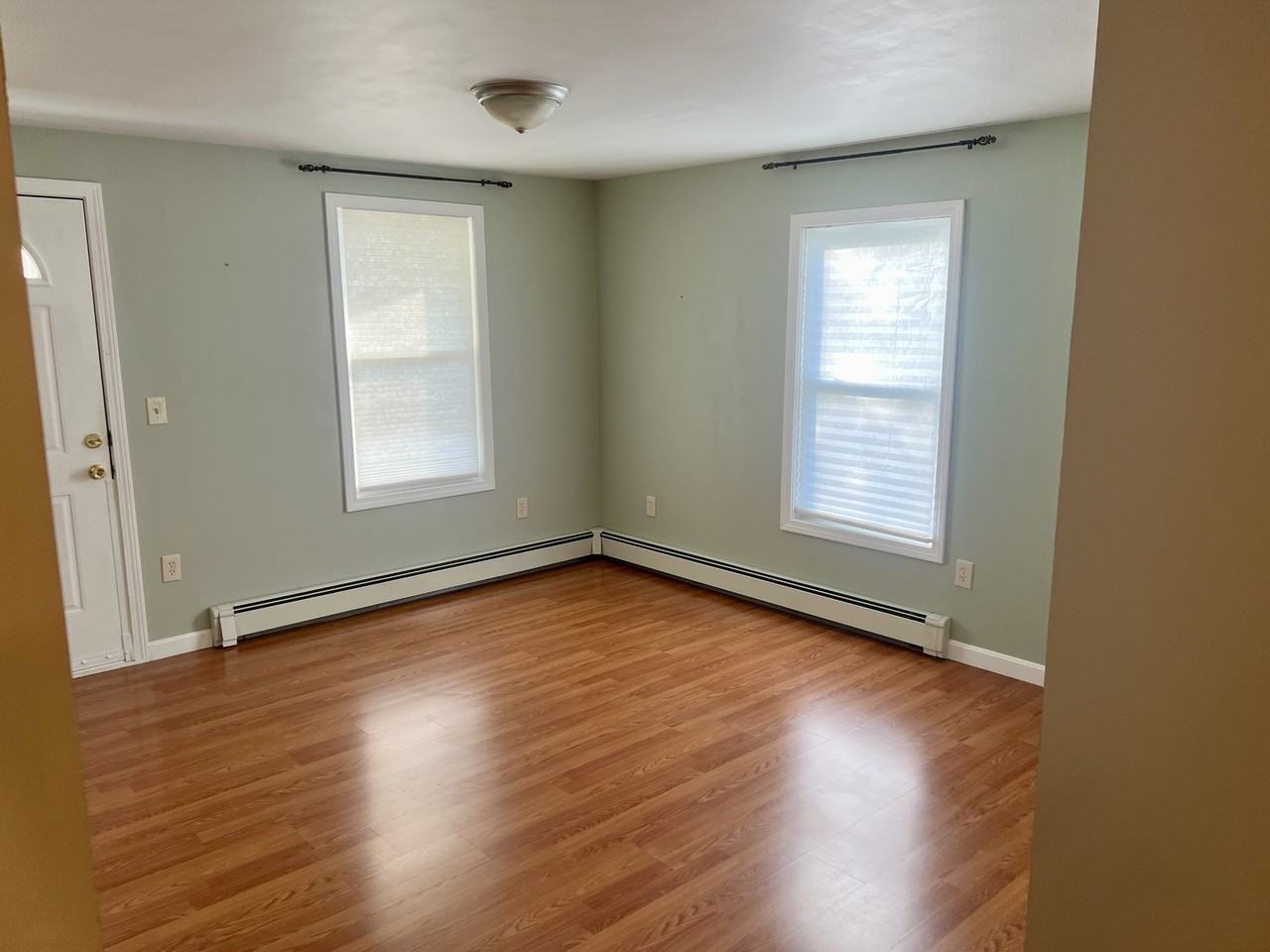 605 Belmont - Photo 2 of 12