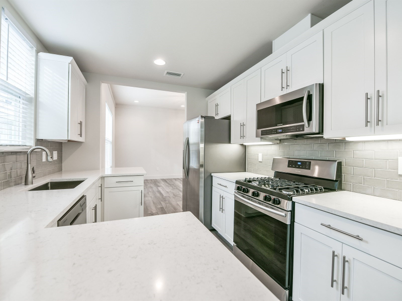 2410 Amherst Ave - Photo 4 of 19