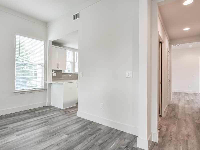2410 Amherst Ave - Photo 7 of 19