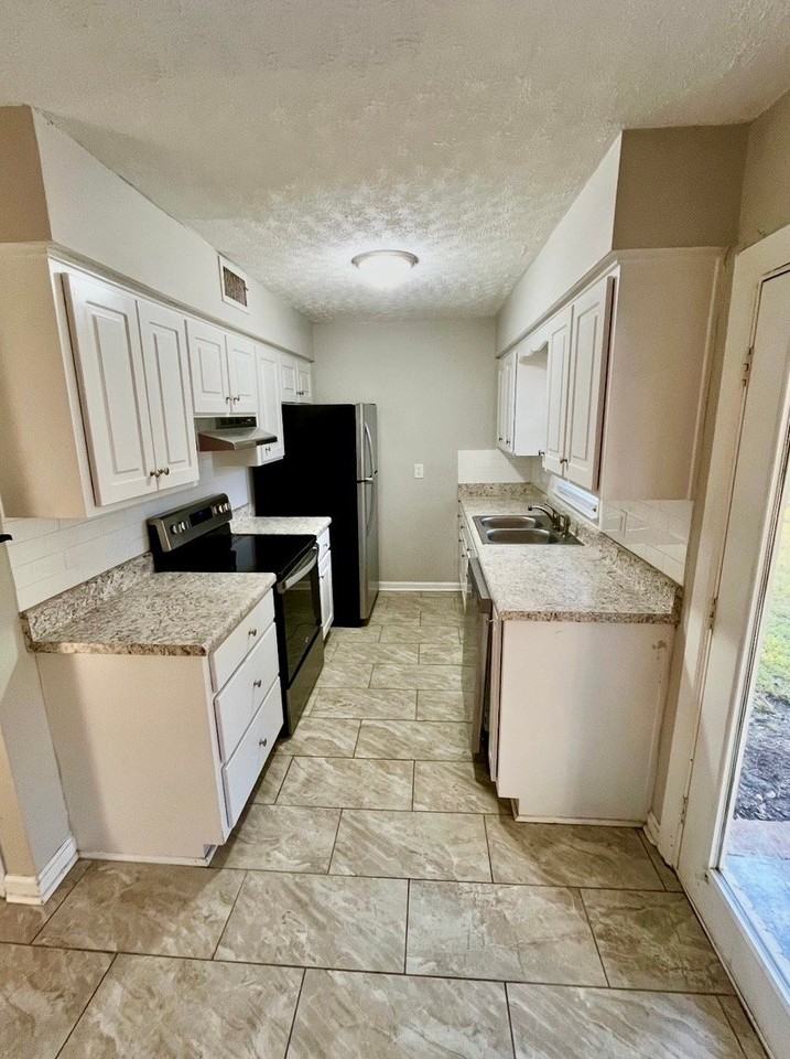 4970 Gardiner Dr - Photo 2 of 20