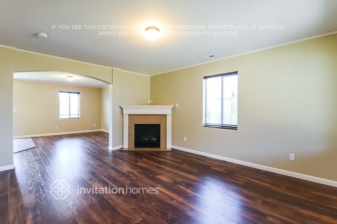 1319 Daffodil Ave Ne - Photo 4 of 21