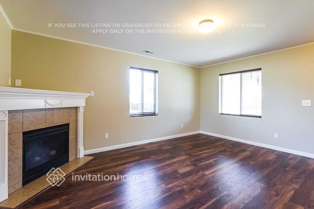 1319 Daffodil Ave Ne - Photo 5 of 21