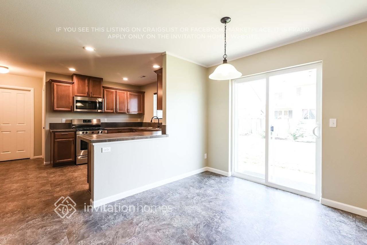 1319 Daffodil Ave Ne - Photo 6 of 21
