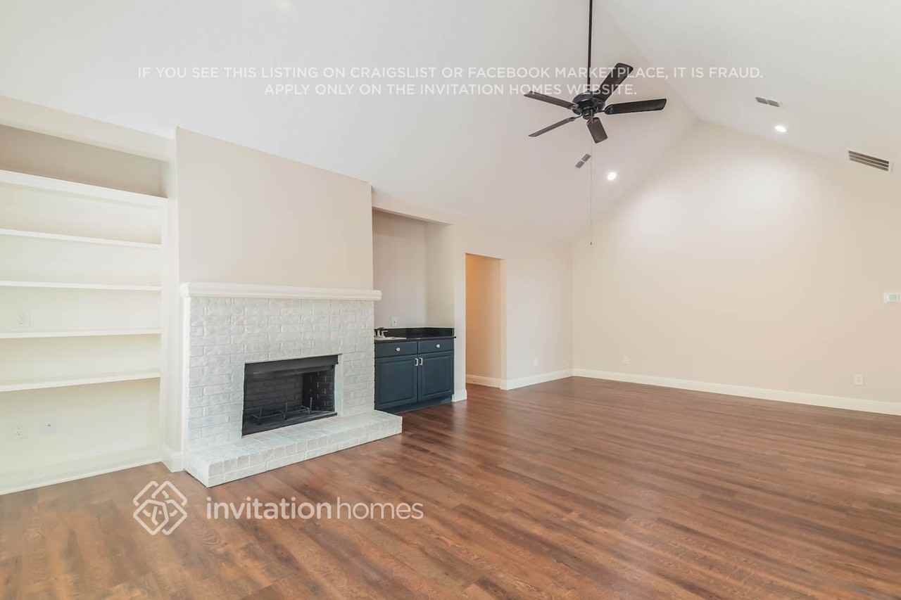 2710 Honeysuckle Dr - Photo 5 of 17