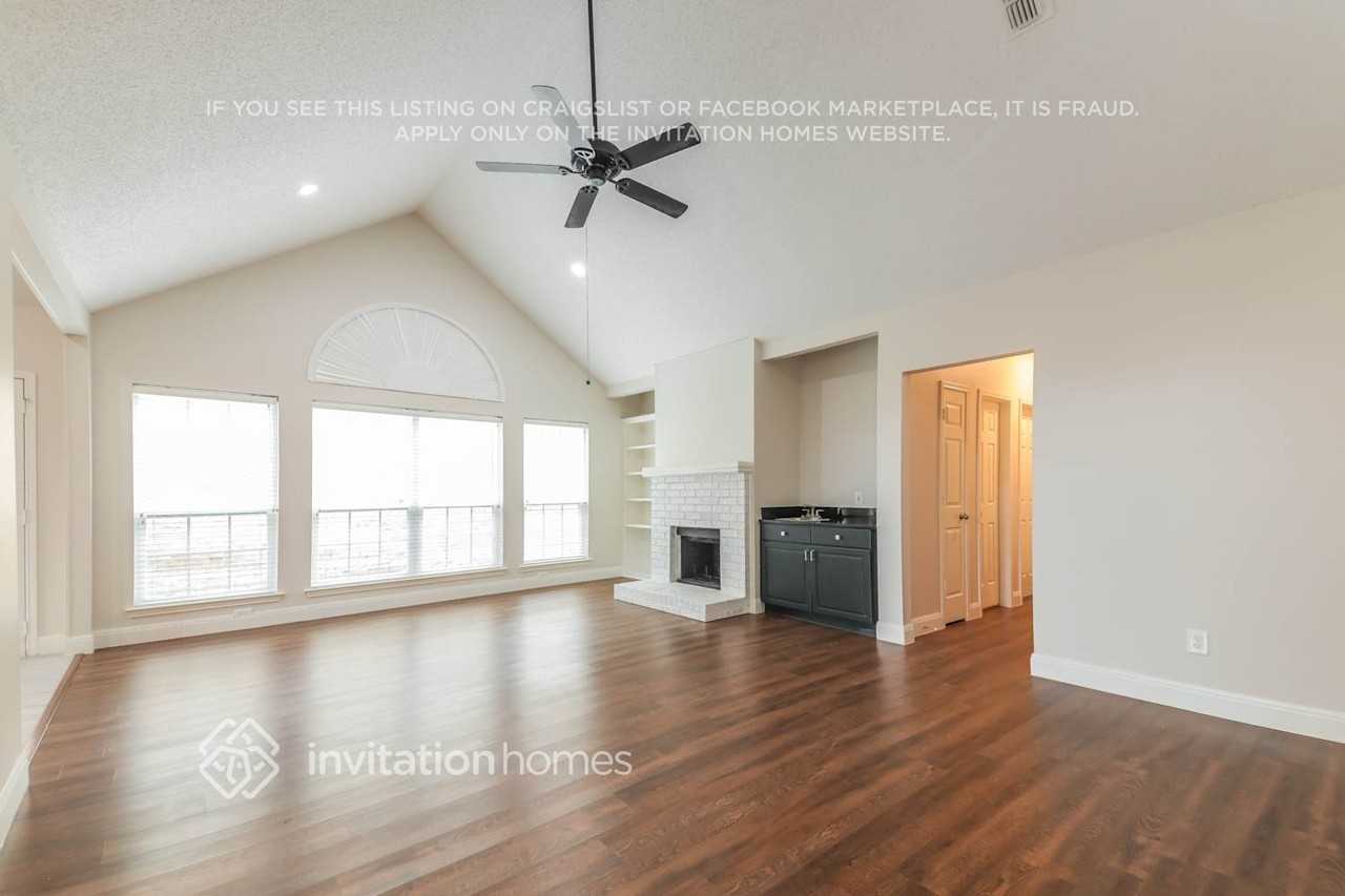 2710 Honeysuckle Dr - Photo 6 of 17