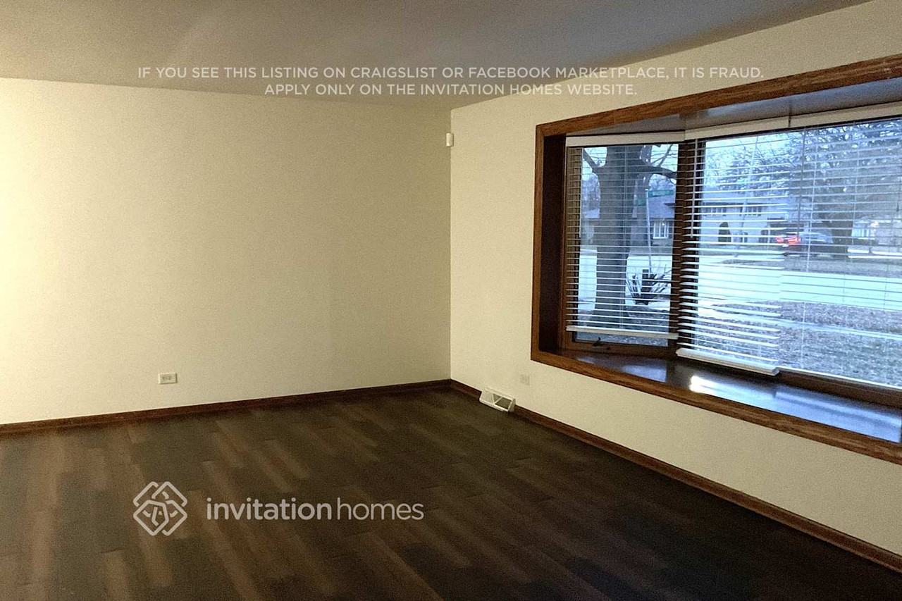 17301 Wausau Ct - Photo 2 of 8