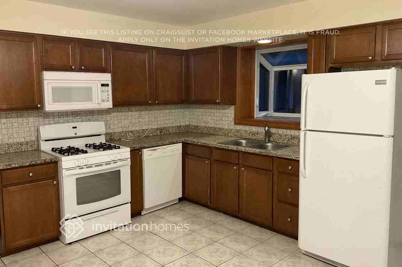 17301 Wausau Ct - Photo 4 of 8