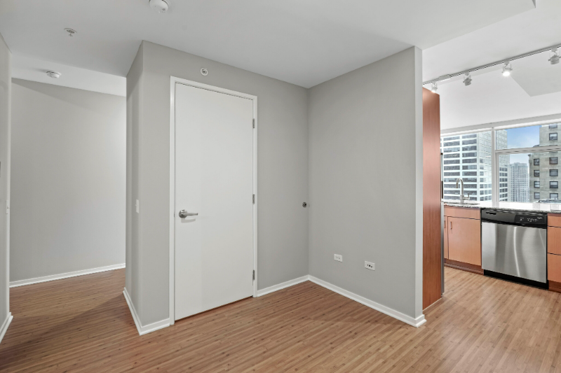 197 E Illinois St - Photo 5 of 20