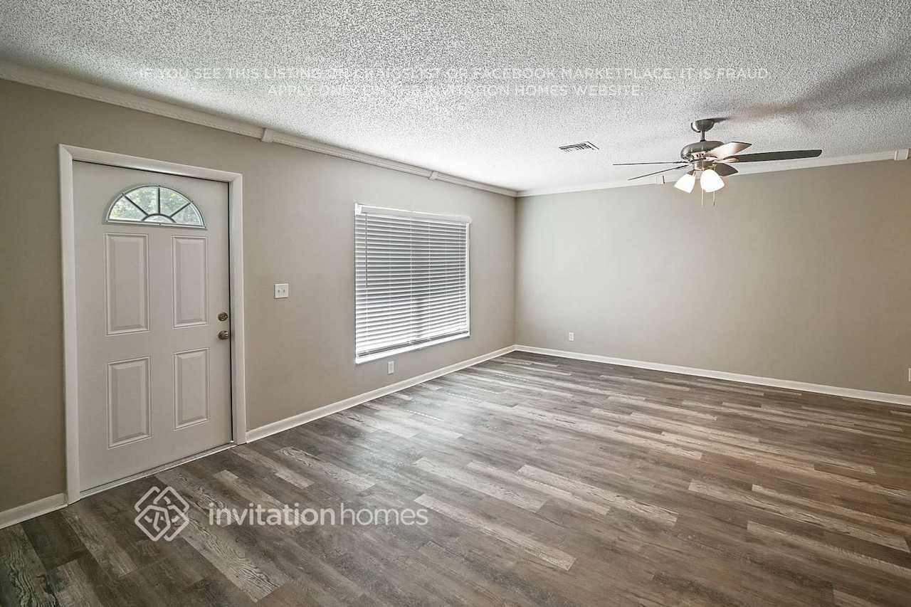 5825 Ithaca Cir W - Photo 3 of 24