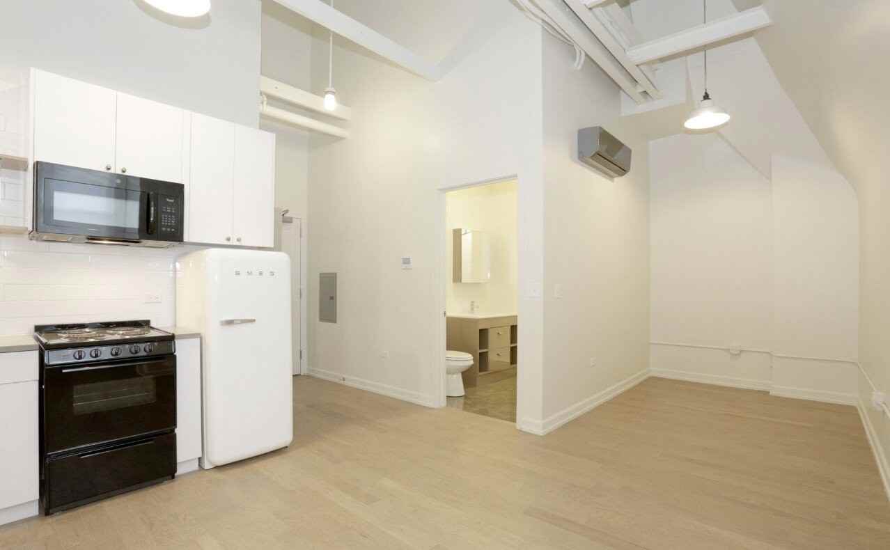 113 W Chicago Ave - Photo 2 of 12