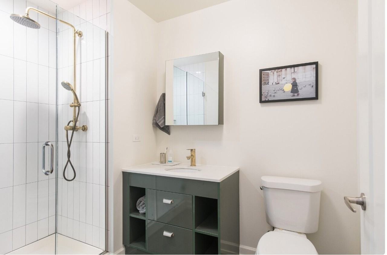 113 W Chicago Ave - Photo 4 of 12
