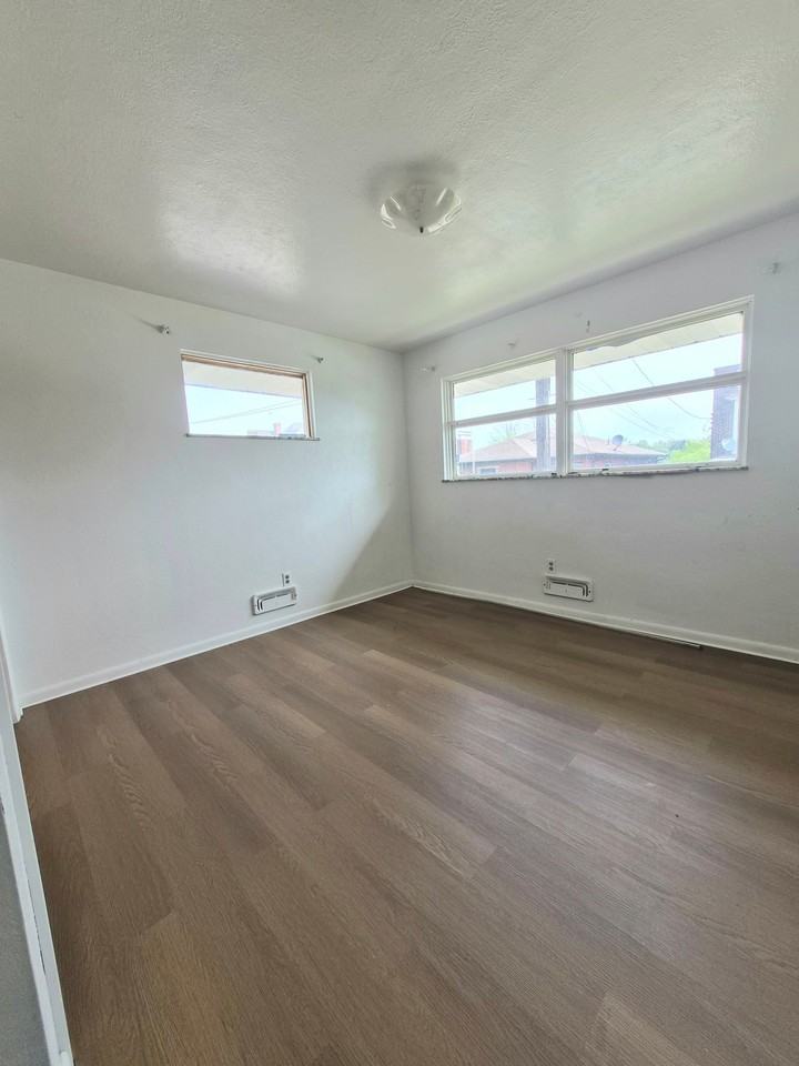 316 Sheppard Ave - Photo 2 of 8