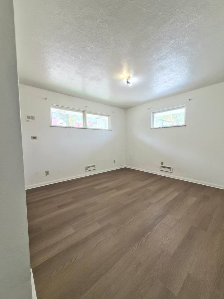 316 Sheppard Ave - Photo 3 of 8