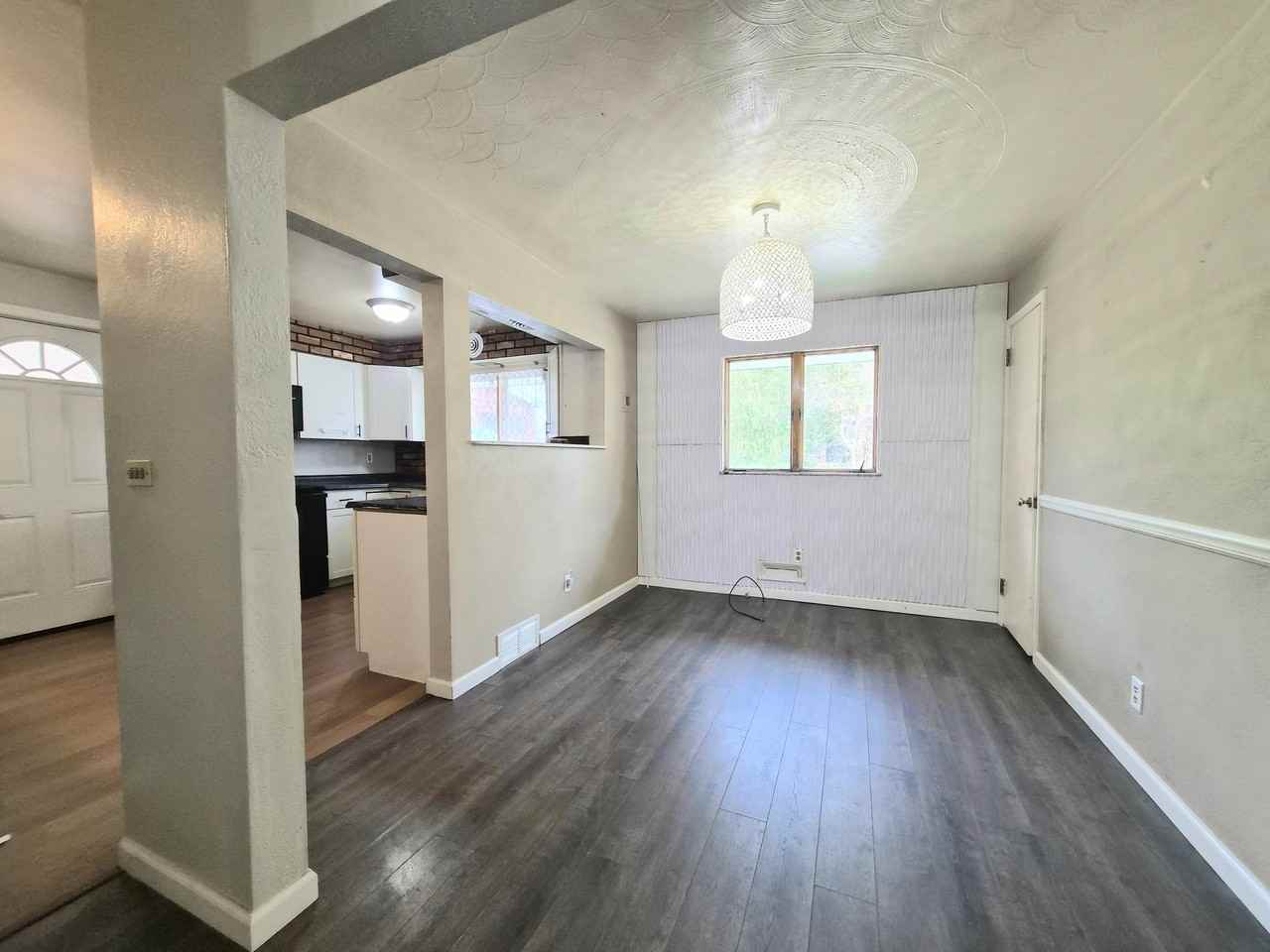 316 Sheppard Ave - Photo 6 of 8