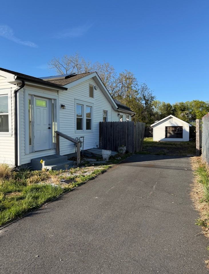 6696 Washington Ave - Photo 2 of 17
