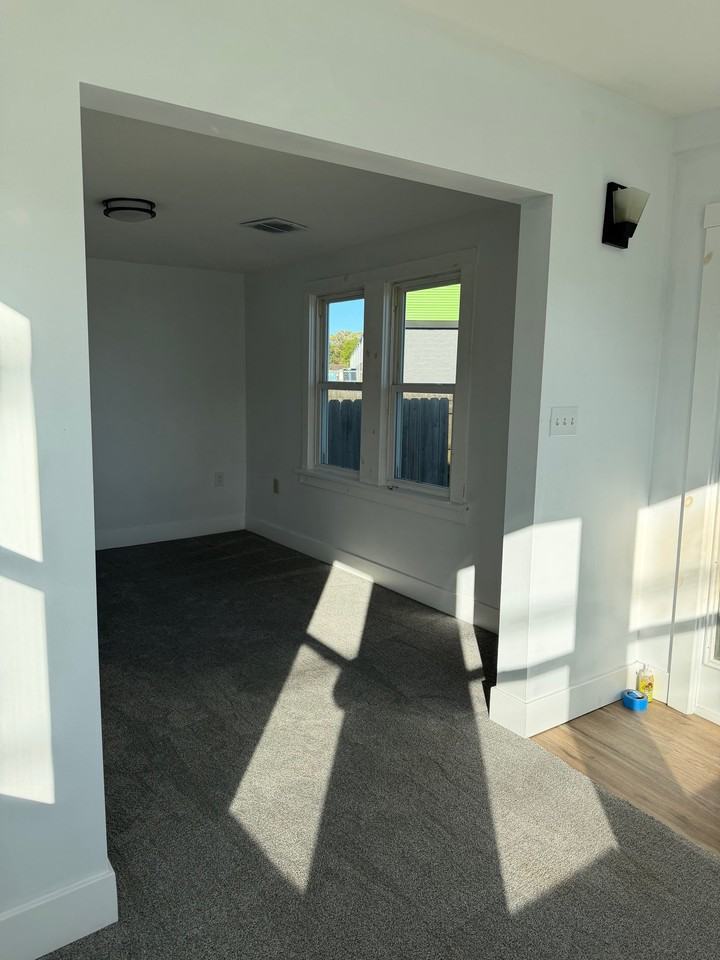 6696 Washington Ave - Photo 5 of 17