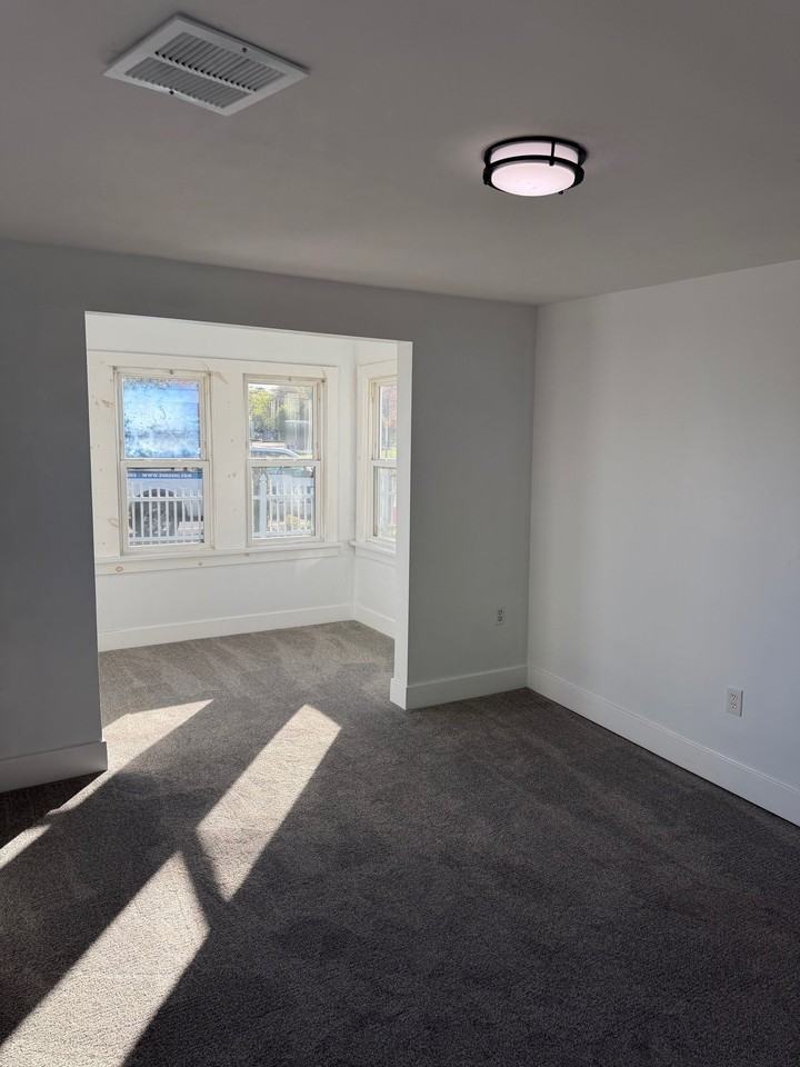 6696 Washington Ave - Photo 6 of 17