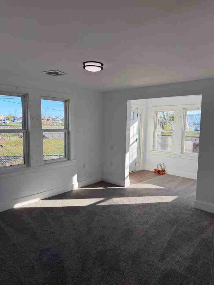 6696 Washington Ave - Photo 7 of 17