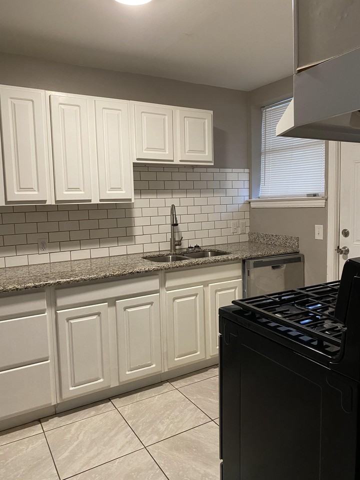Government St Apartments - Photo 3 of 20