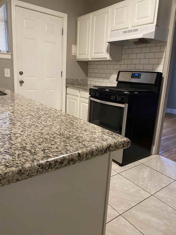 Government St Apartments - Photo 4 of 20