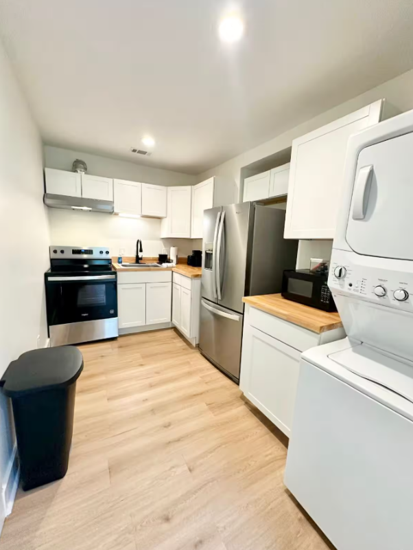 1313 Live Oak St - Photo 5 of 12
