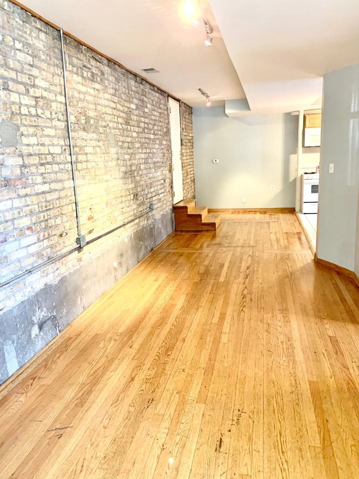 2336 N Sacramento Ave - Photo 2 of 14