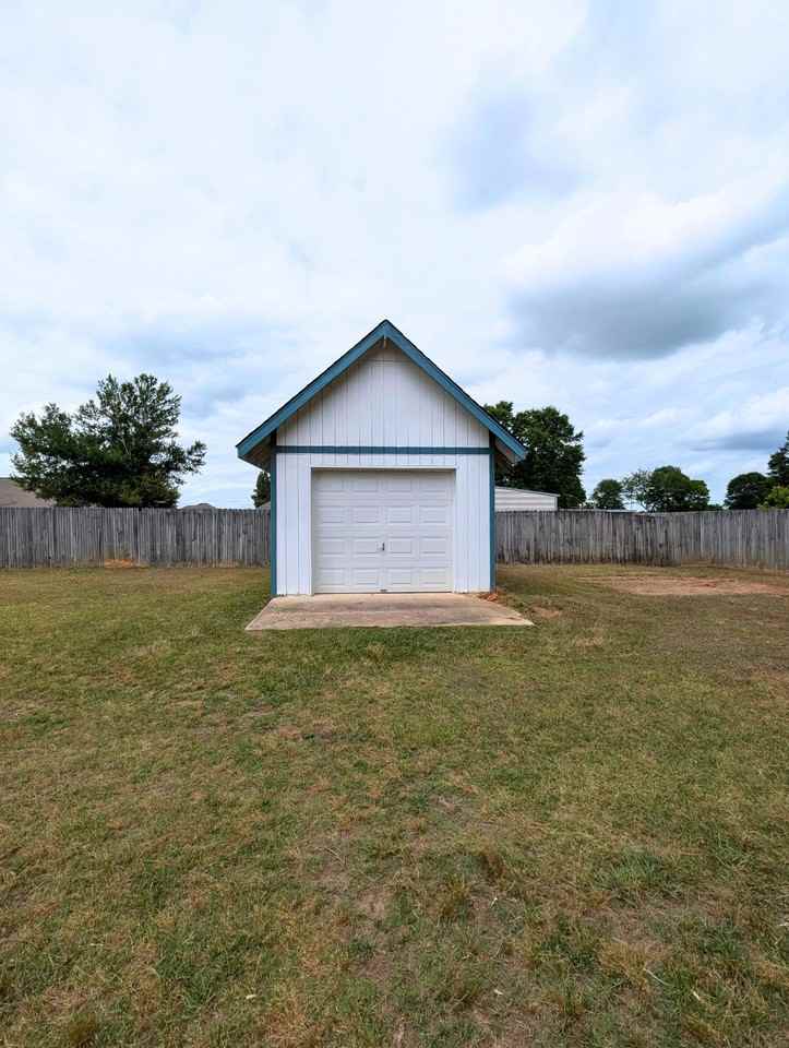 223 S Springfield Dr - Photo 3 of 22