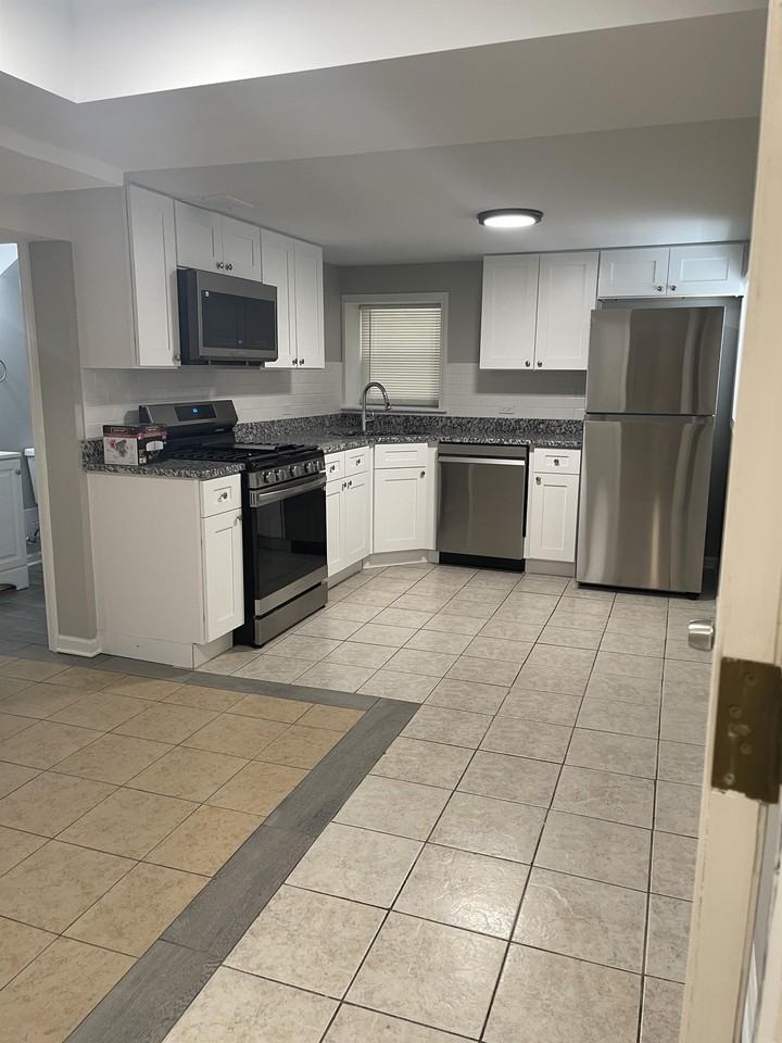 4233 W potomac ave - Photo 2 of 18