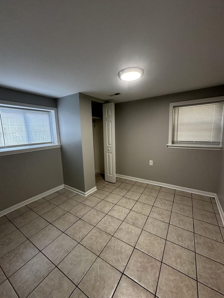 4233 W potomac ave - Photo 3 of 18