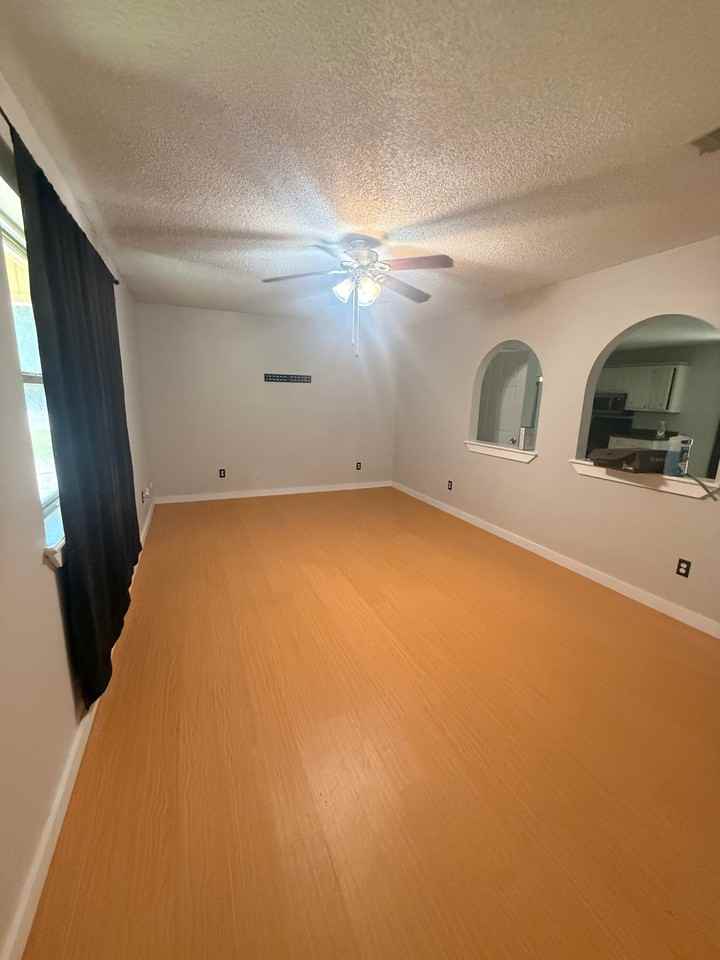 3201 Iola Ave - Photo 2 of 18
